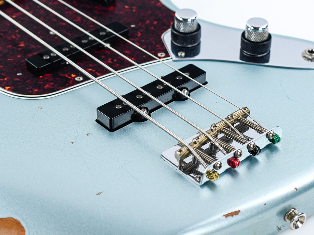 Fender Jazz Bass 60th Ann Road Worn Ice Blue Metallic 2020-10.jpg