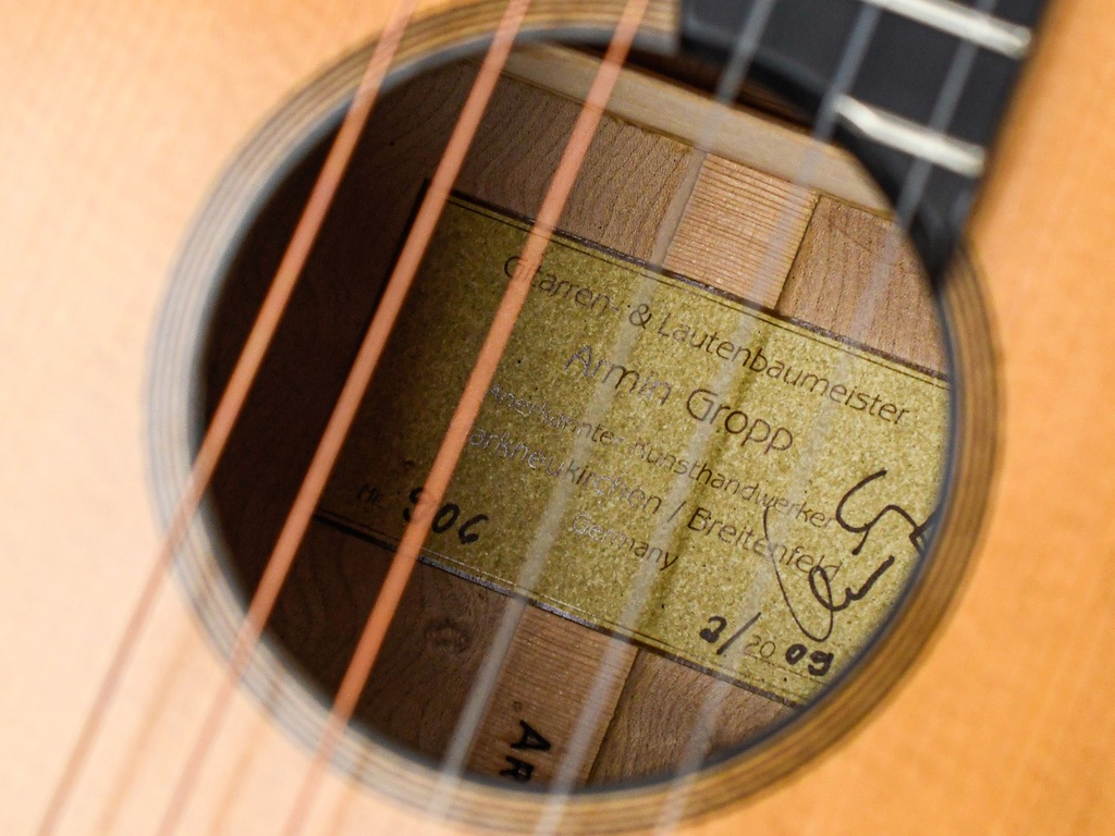 Armin Gropp Romantic Guitar Birdseye Maple - GS 2009-11.jpg
