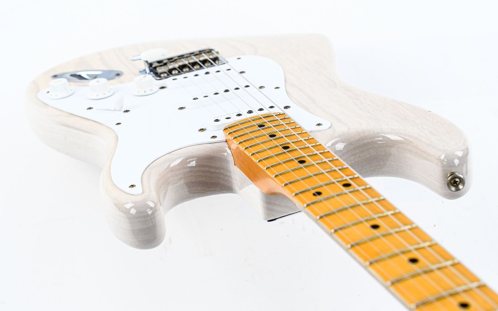 Fender Eric Clapton Signature Stratocaster Journeyman Relic Maple Fingerboard Aged White Blonde-1-2.jpg