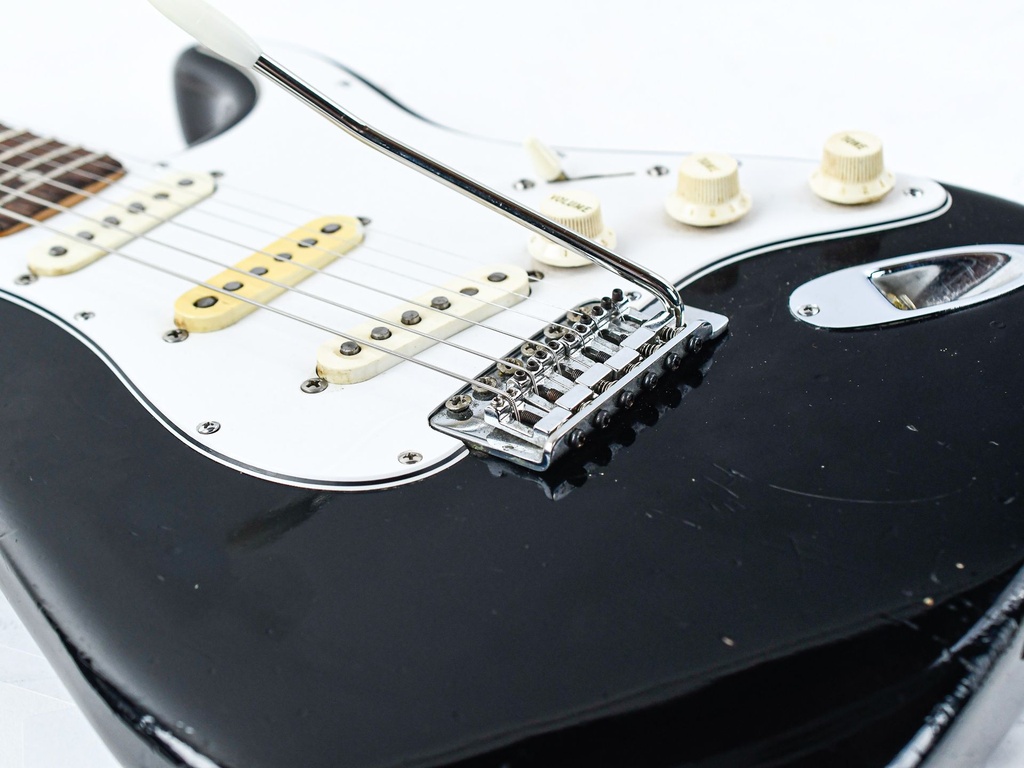 Fender Stratocaster Black 1973-10.jpg