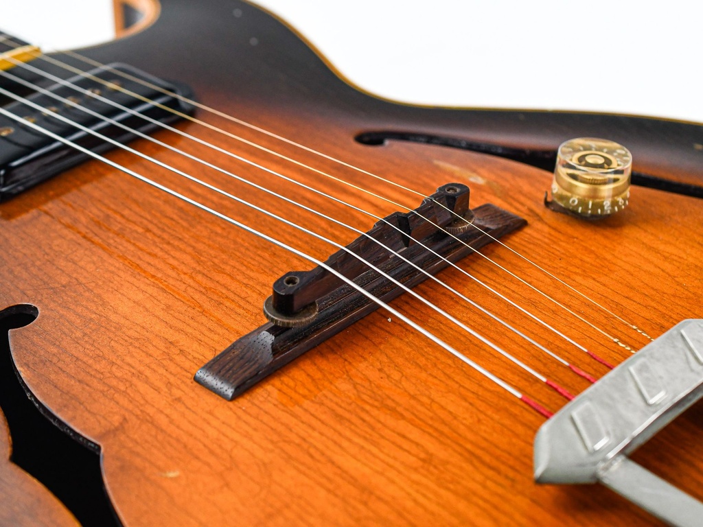 Gibson ES175 Sunburst 1950-10.jpg