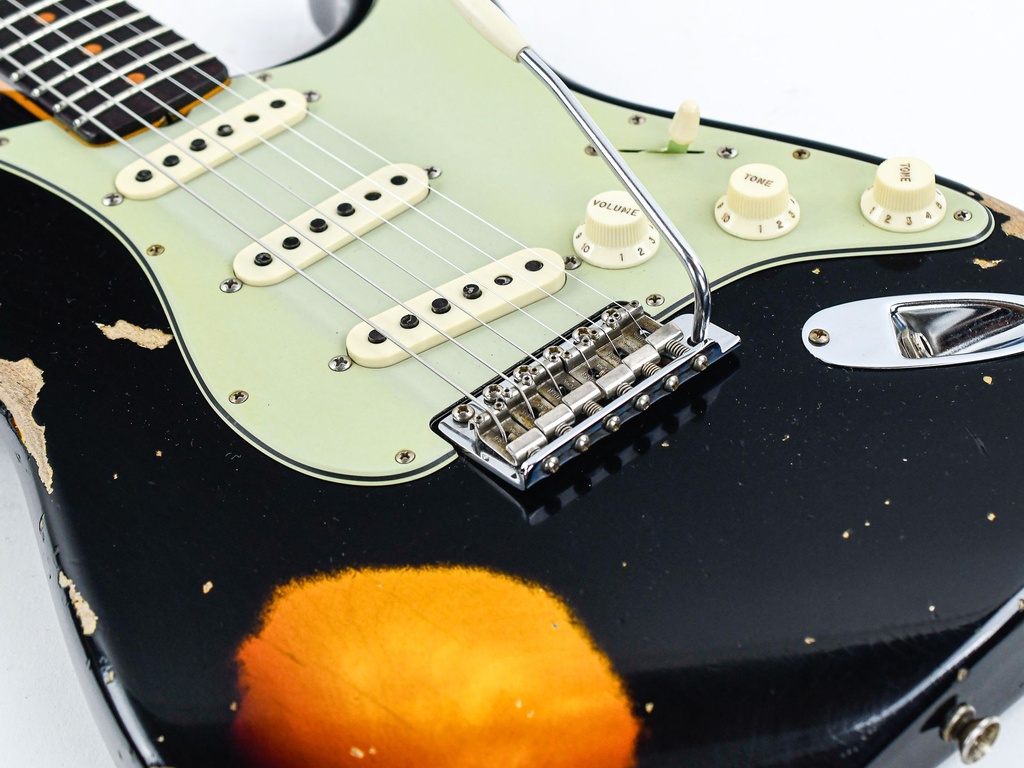 Fender Custom Shop 60 Stratocaster Heavy Relic Aged Black Over 3 Tone Sunburst 2023-11.jpg