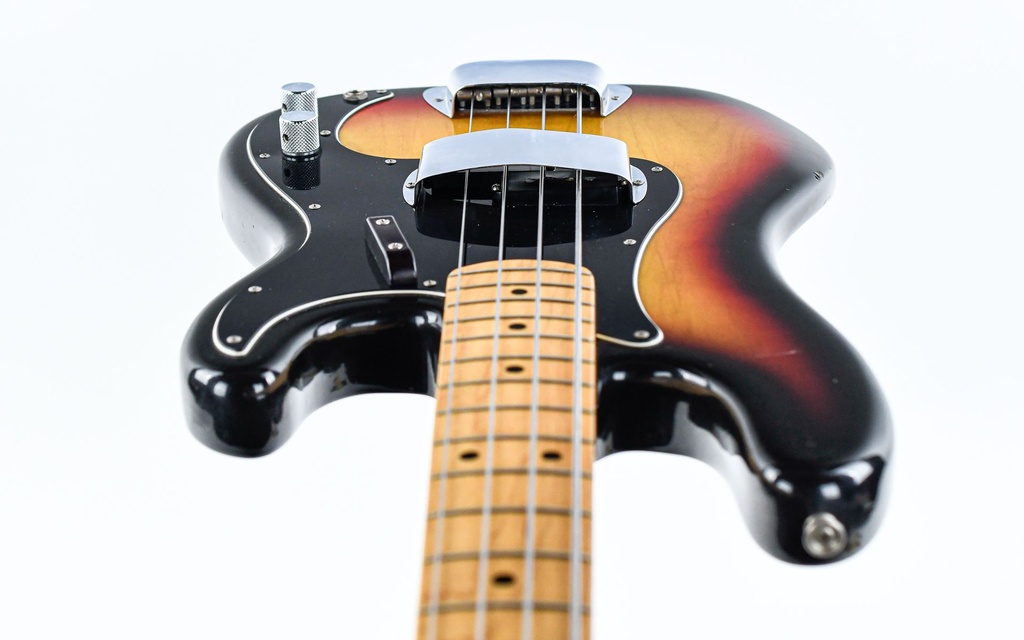 Fender Precision Bass 3 Tone Sunburst 1973-13.jpg