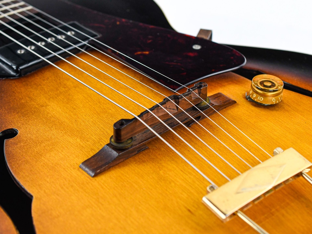 [FON1954] Gibson ES125 Sunburst 1954-10.jpg