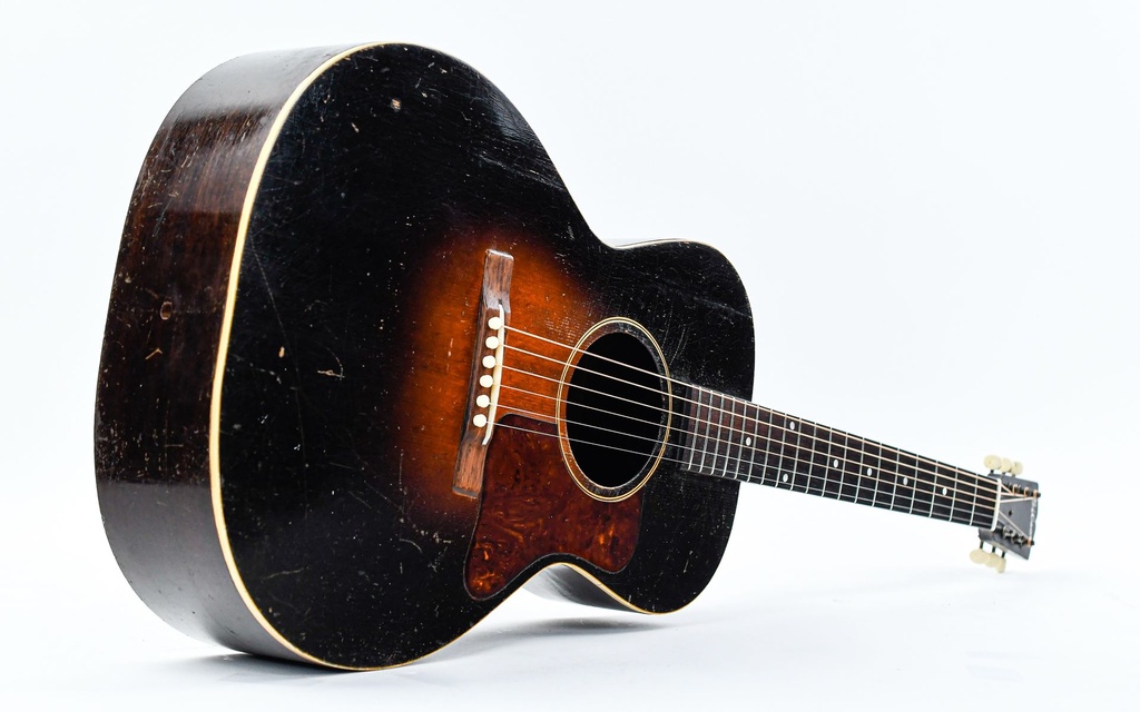 Gibson L00 Sunburst 1933-12.jpg
