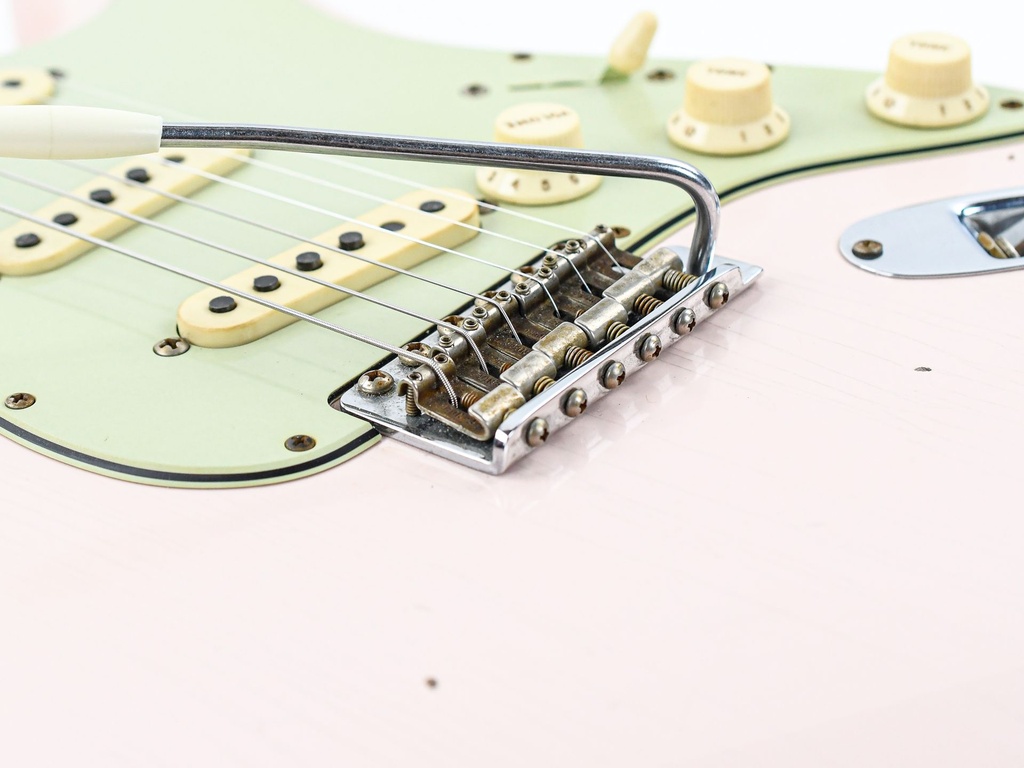 Fender Custom Shop 60s Stratocaster Journeyman Relic Shell Pink 2020-11.jpg