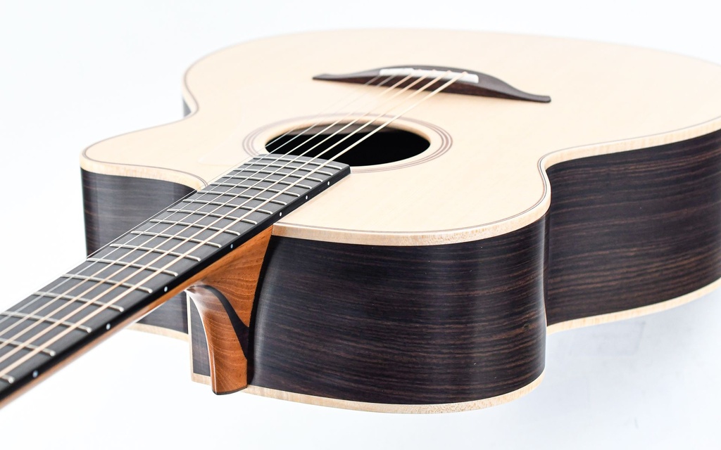 Lowden O32C Indian Rosewood Sitka Spruce Ann. Model-9.jpg