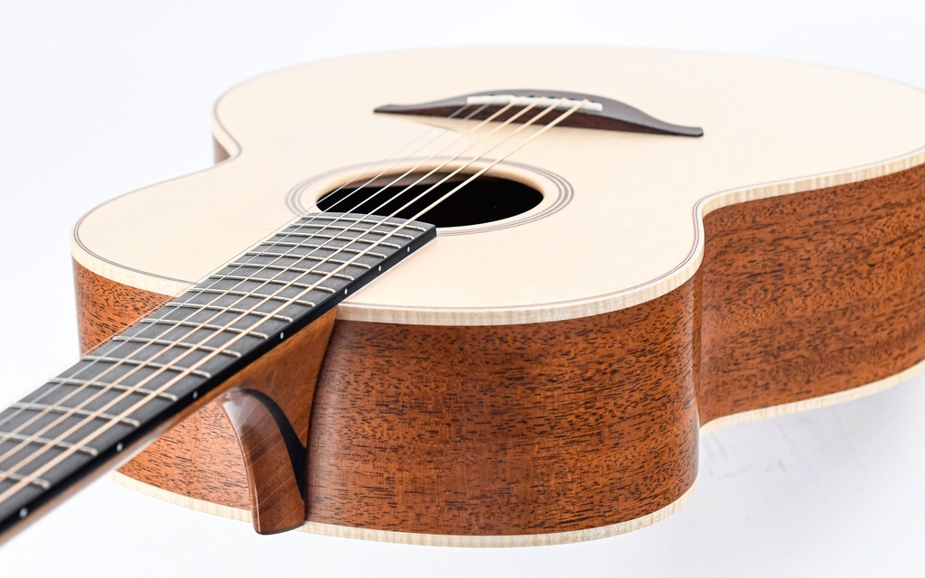 Lowden F20 Mahogany Sitka Spruce Ann. Model-9.jpg