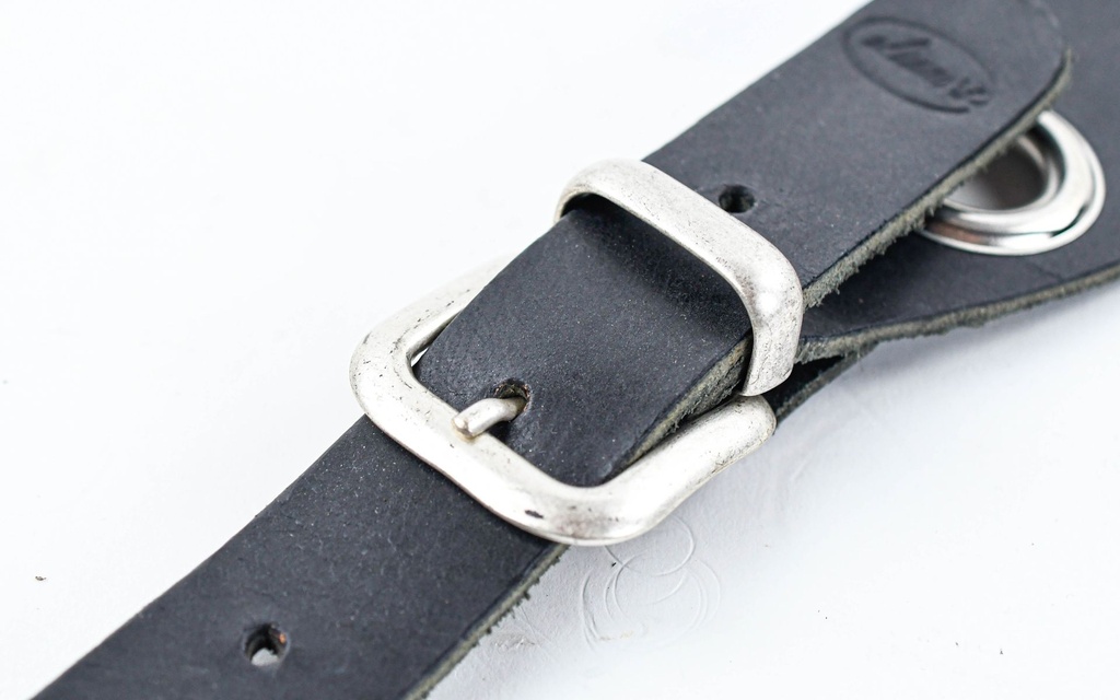 TFOA Knuckles and Leather Guitar Strap Black-4.jpg