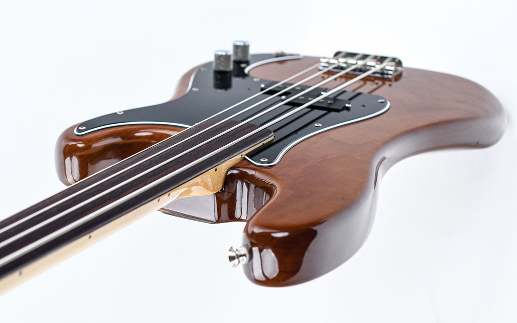 Fender Precision Fretless Walnut 1978-8.jpg