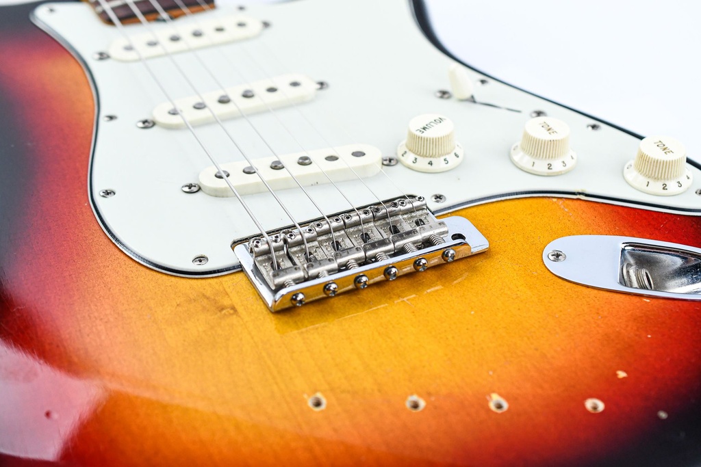 Fender Stratocaster Sunburst 1964-18.jpg