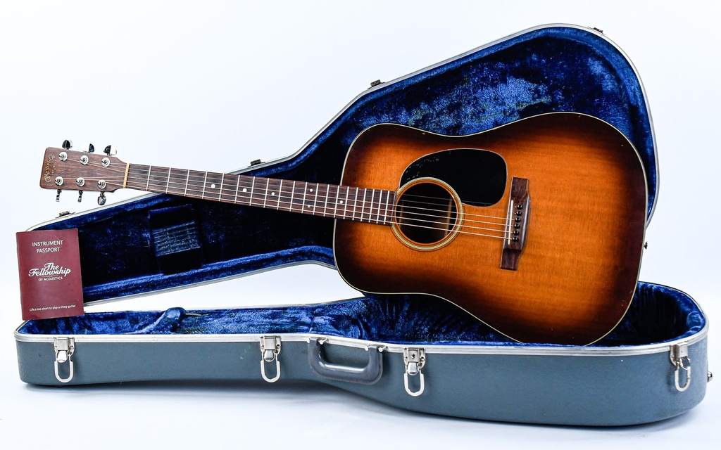 Martin D18 Shaded Sunburst 1977-1.jpg