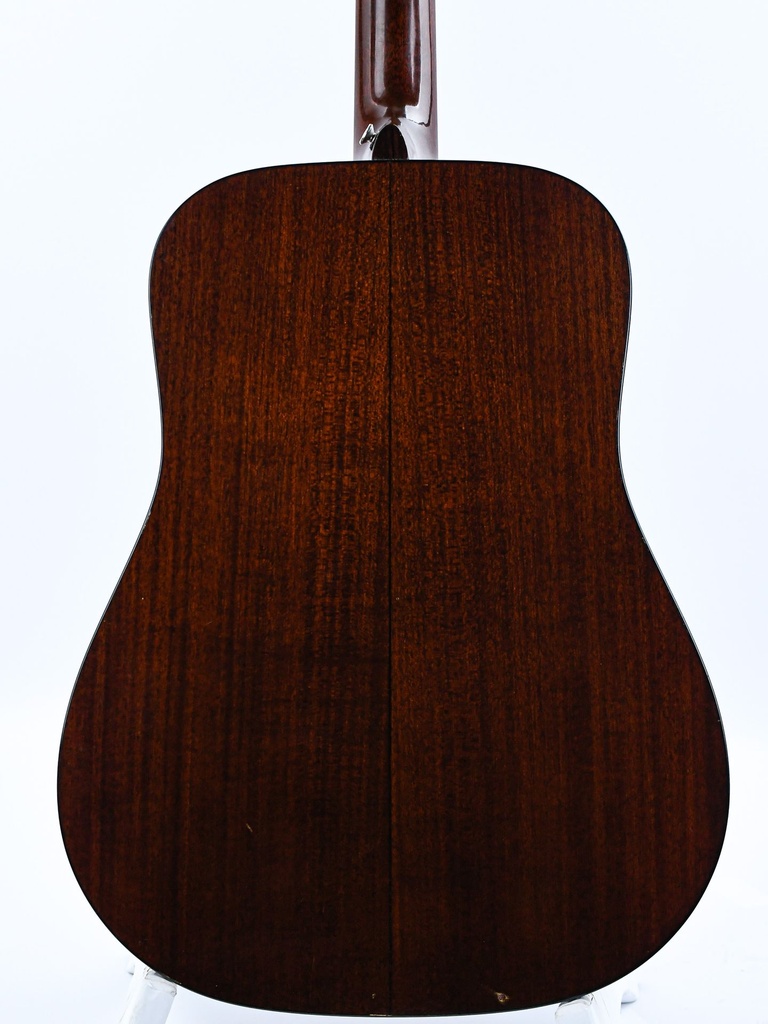 Martin D18 Shaded Sunburst 1977-6.jpg