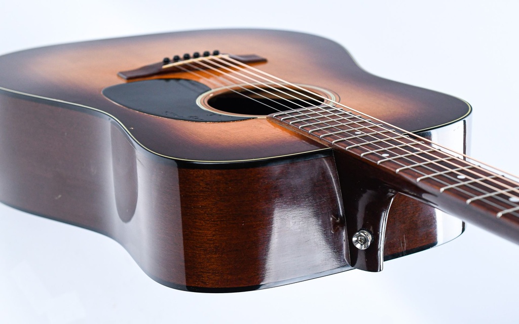 Martin D18 Shaded Sunburst 1977-8.jpg