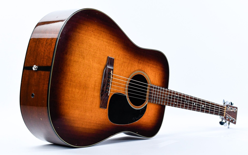 Martin D18 Shaded Sunburst 1977-14.jpg