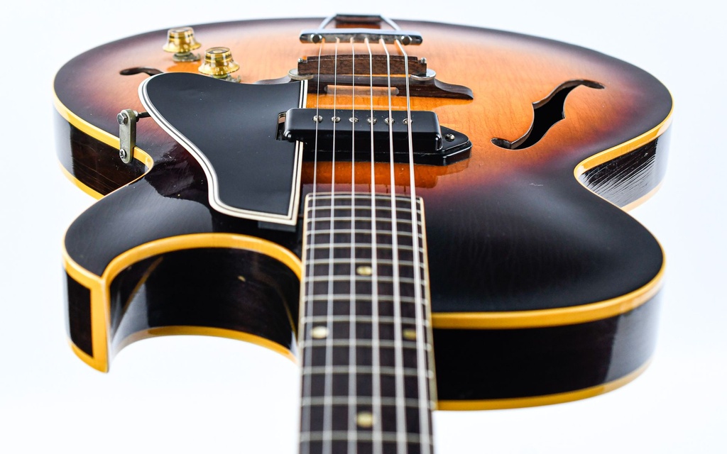 Gibson ES225 T Sunburst 1957-12.jpg