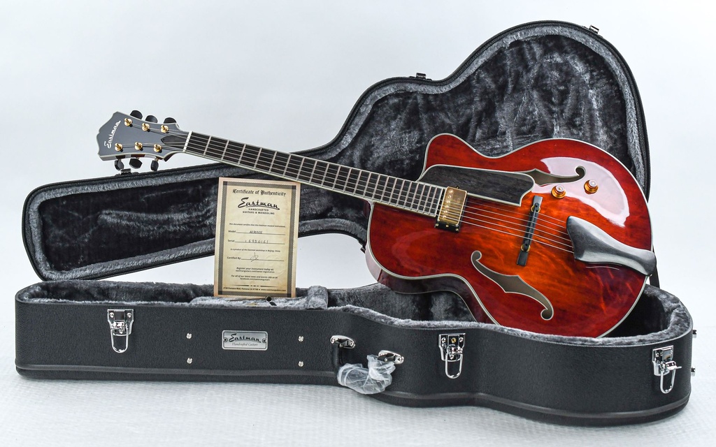 Eastman AR805ce Archtop Classic.jpg