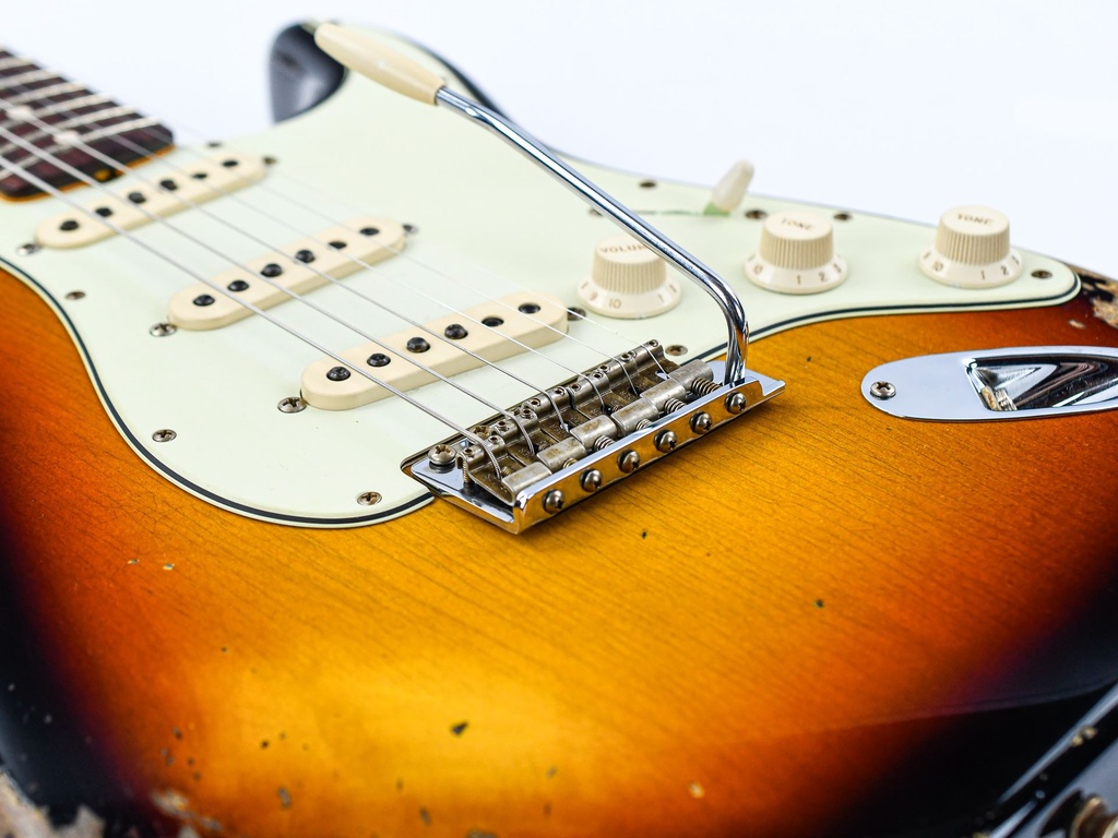 Fender Custom Shop 61 Stratocaster 3 Color Sunburst Heavy Relic-11.jpg