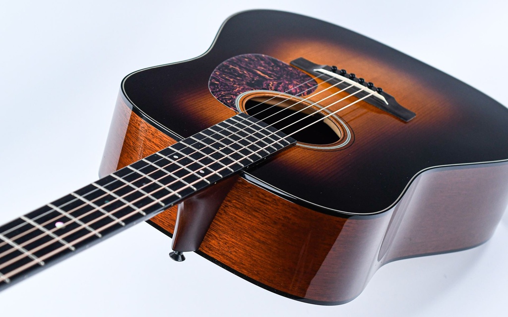 Martin D18GE Sunburst 2007-8.jpg