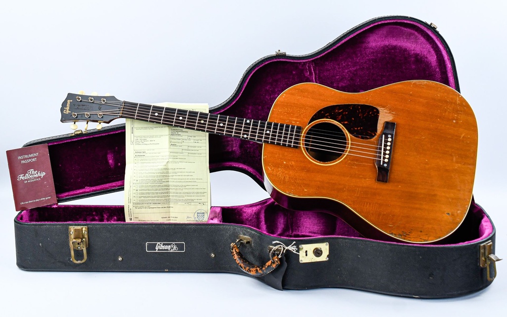 Gibson J50 Natural 1951-1.jpg