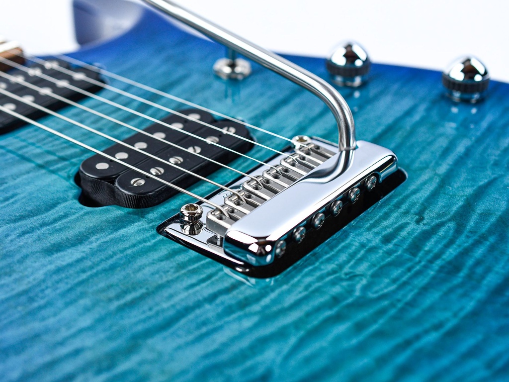 Music Man JP15 Cerulean Paradise Quilted Maple-10.jpg