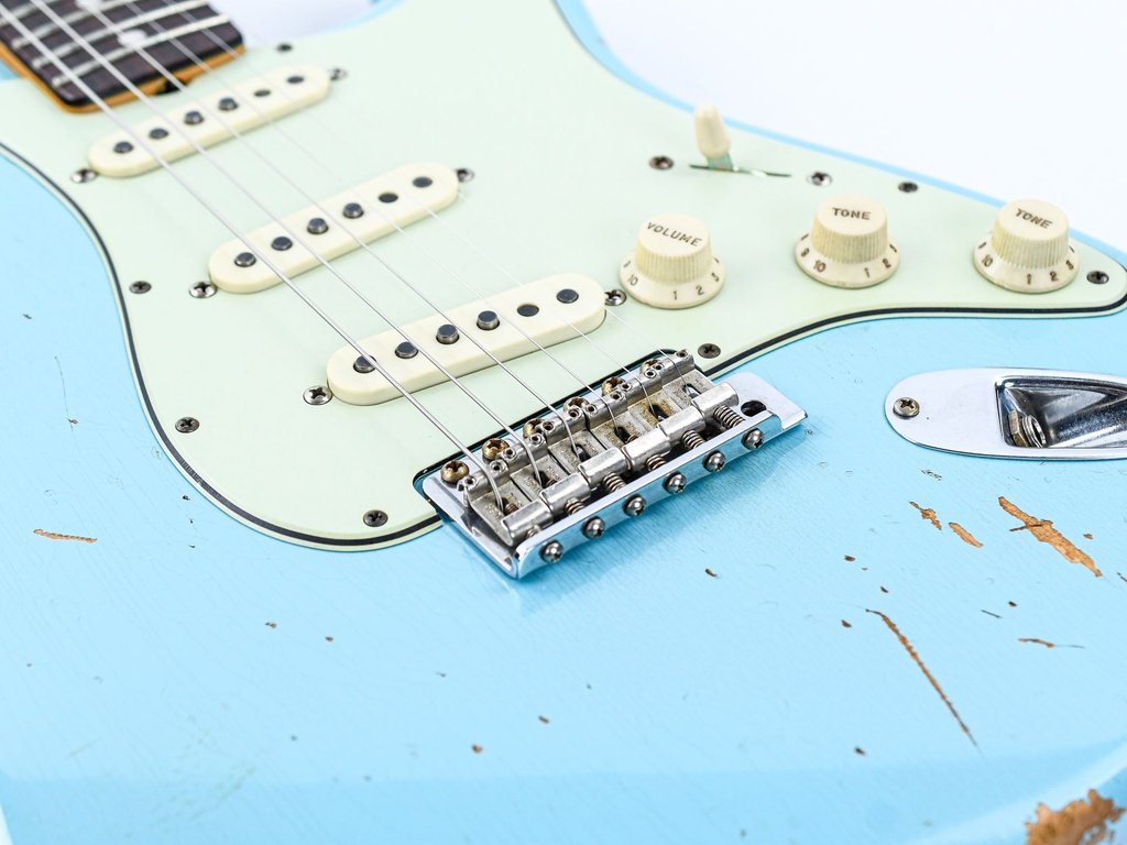 Fender Custom Shop Stratocaster 64 Heavy Relic Daphne Blue 2019-11.jpg