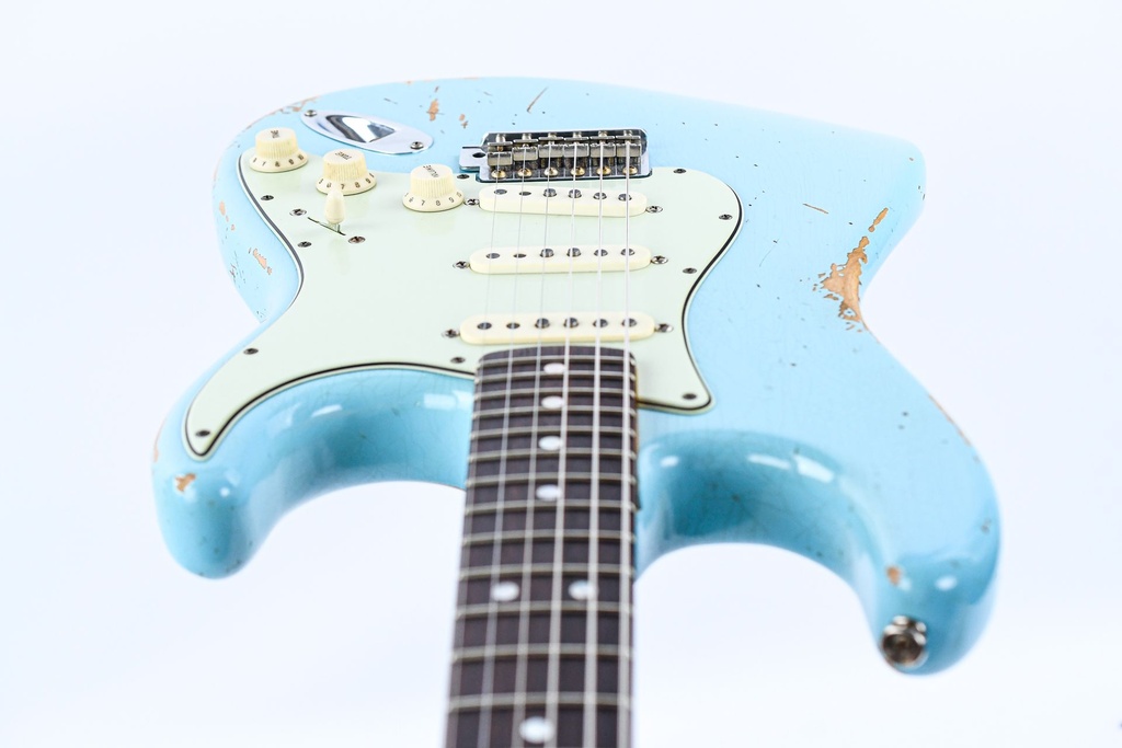 Fender Custom Shop Stratocaster 64 Heavy Relic Daphne Blue 2019-13.jpg