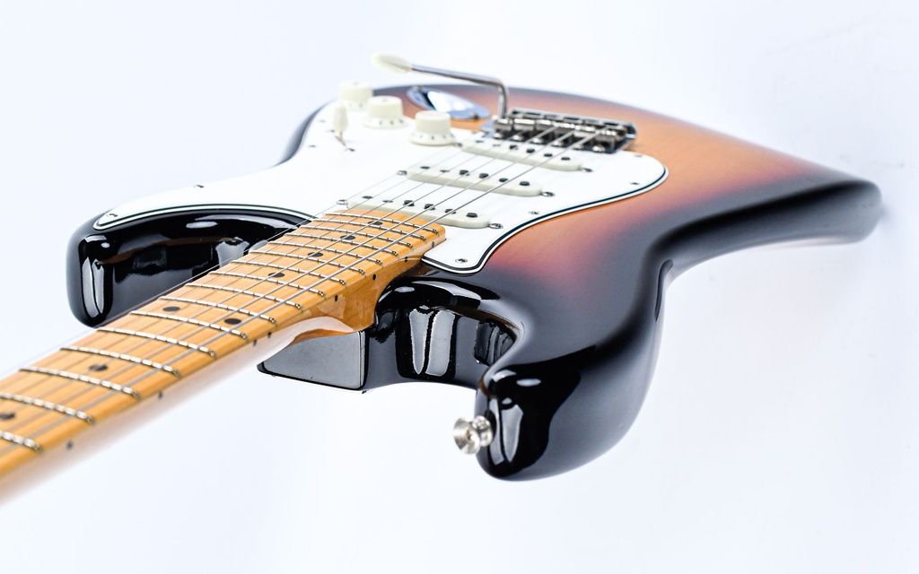 Fender Custom Shop 1962 Stratocaster NOS 3 Tone Sunburst 2021-9.jpg