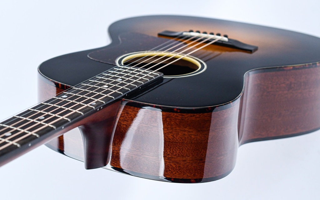 Eastman E1 OOSS Deluxe Sunburst-8.jpg