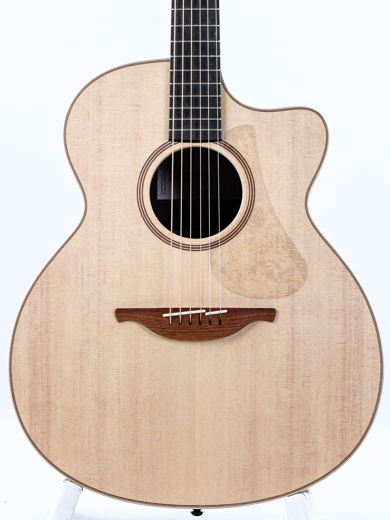 Lowden O32c Rosewood Spruce-3.jpg