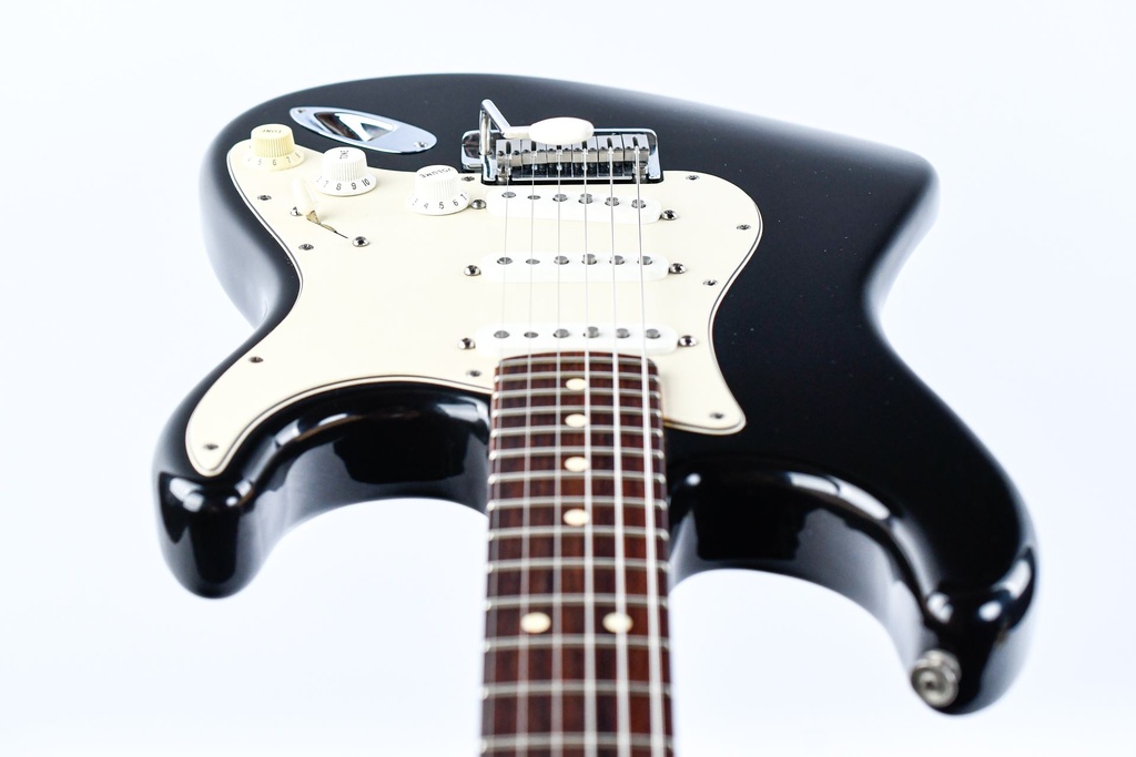 Fender Stratocaster 2001-12.jpg