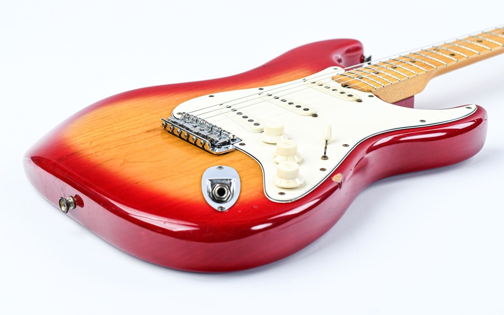 Fender Stratocaster Dan Smith Era Cherry Two Tone Sunburst 1981-11.jpg