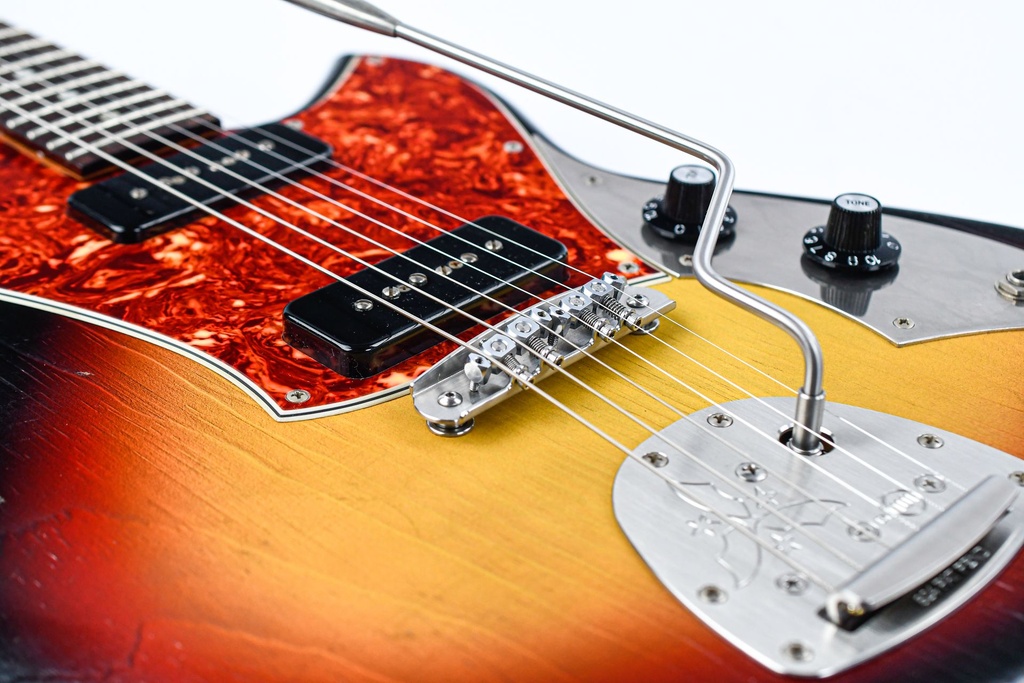 Novo SERUS J 64 3-Tone Burst #24636-13.jpg