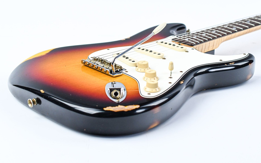 Fender Custom Shop 1965 Stratocaster 3 Tone Sunburst Relic-12.jpg