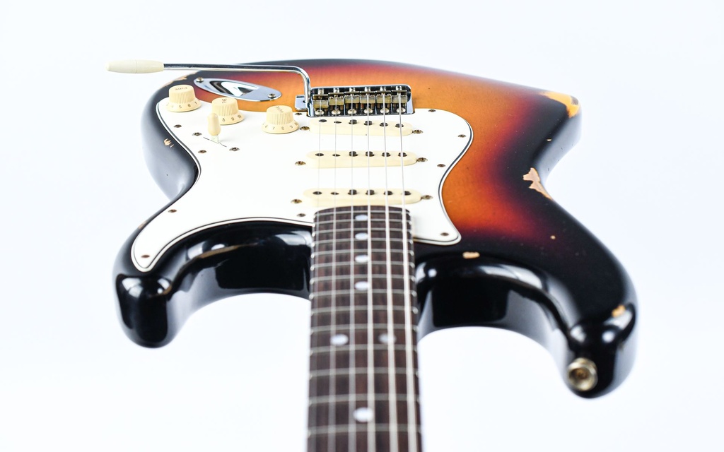 Fender Custom Shop 1965 Stratocaster 3 Tone Sunburst Relic-13.jpg