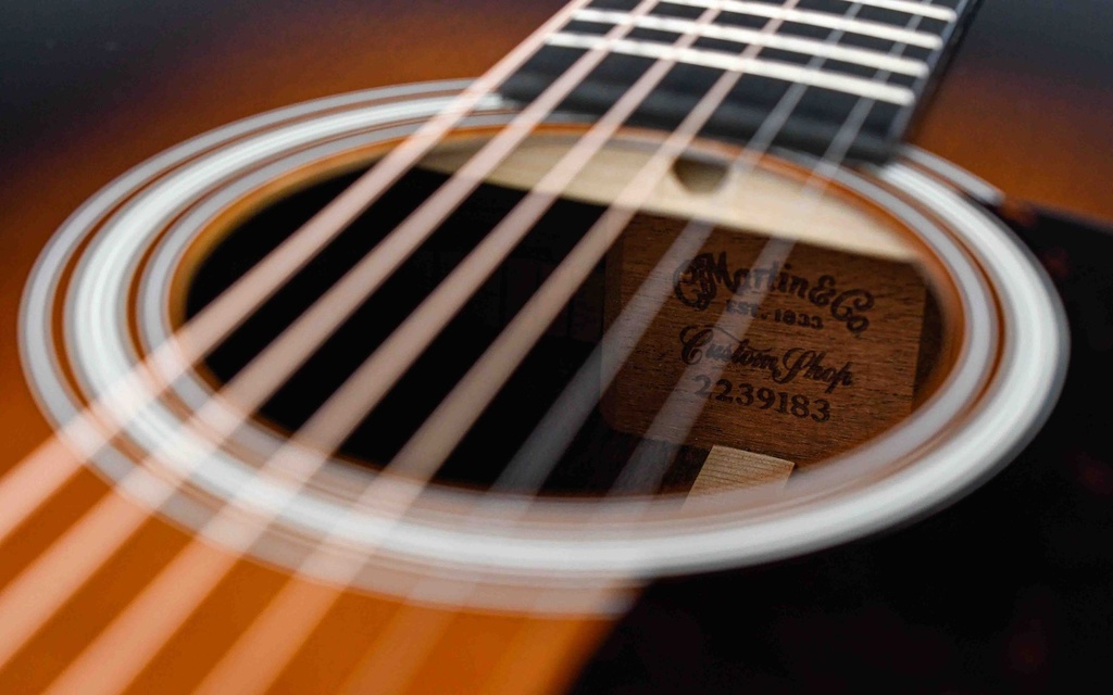 Martin Custom Shop Dreadnought Cocobolo Spruce Ambertone 2018-11.jpg