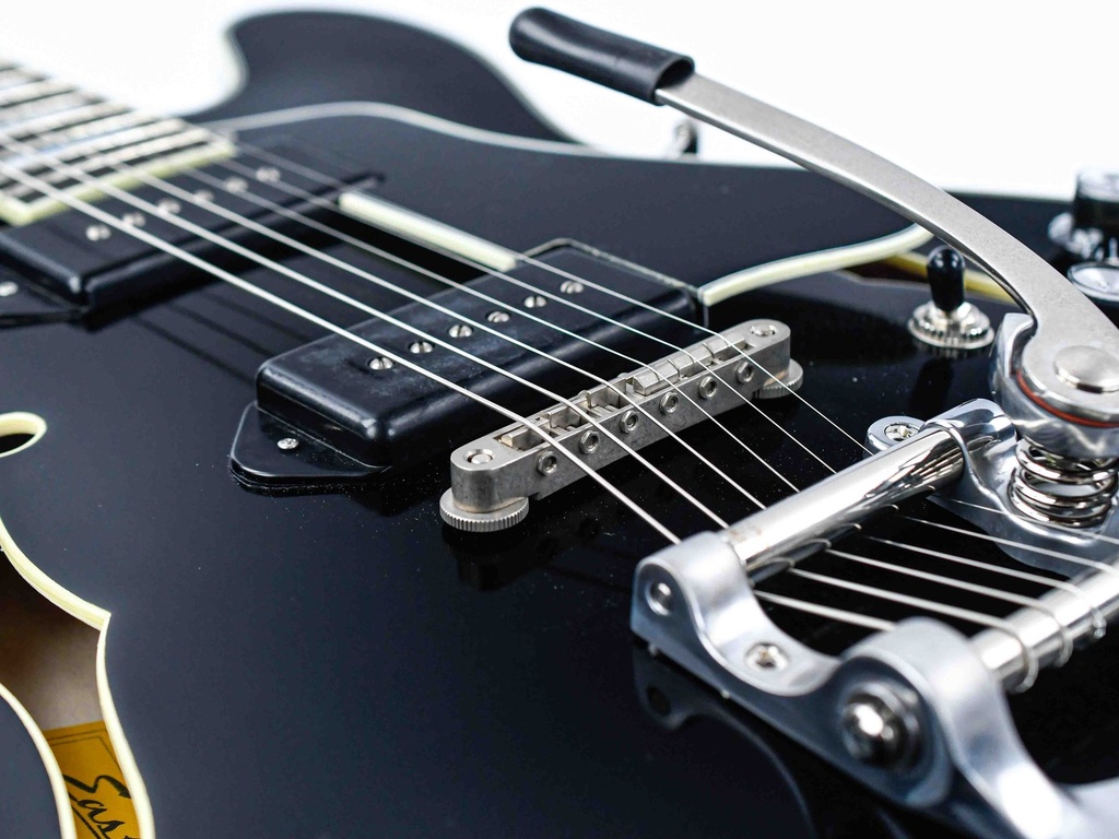 Eastman T64 Truetone Vintage Black Bigsby-10.jpg