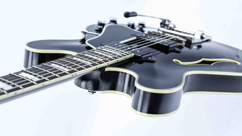 Eastman T64 Truetone Vintage Black Bigsby-8.jpg