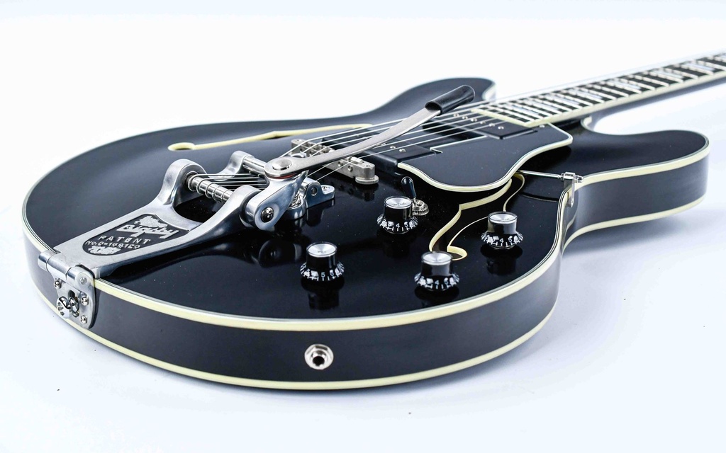 Eastman T64 Truetone Vintage Black Bigsby-11.jpg