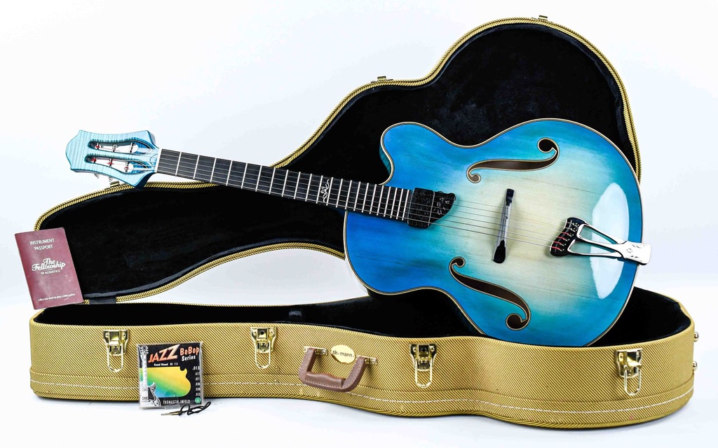 Theo Scharpach Master Guitars Archtop Blue Vienna 2015-1.jpg