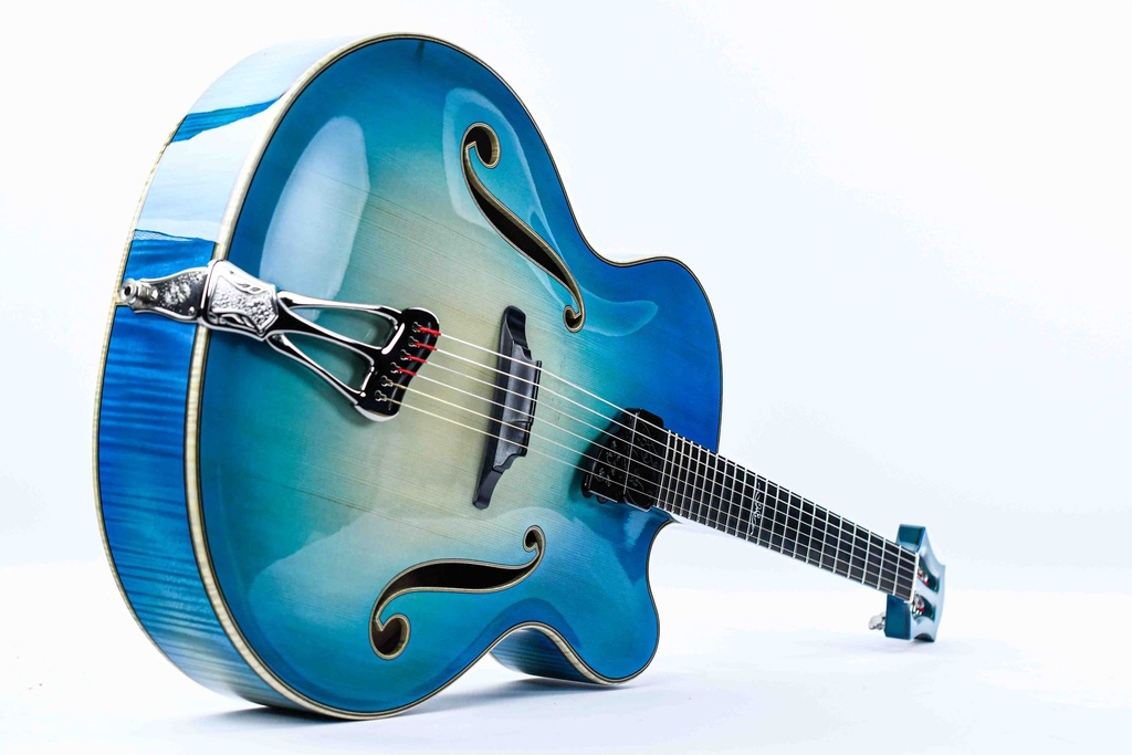 Theo Scharpach Master Guitars Archtop Blue Vienna 2015-22.jpg