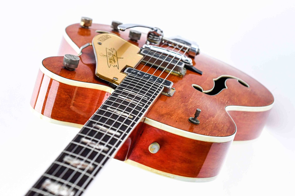 Gretsch 6120 Chet Atkins 1957-8.jpg