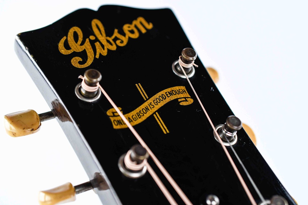 Gibson LG2 Banner Sunburst 1944-15.jpg