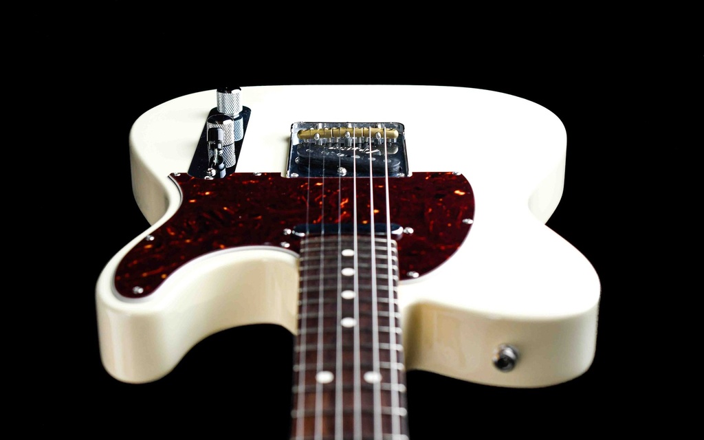 Fender American Pro II Telecaster Olympic White 2022-12.jpg