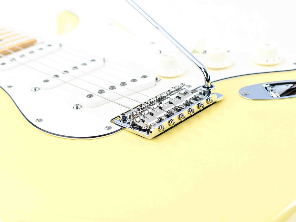 Suhr Classic S Antique Vintage Yellow Maple SSS-11.jpg