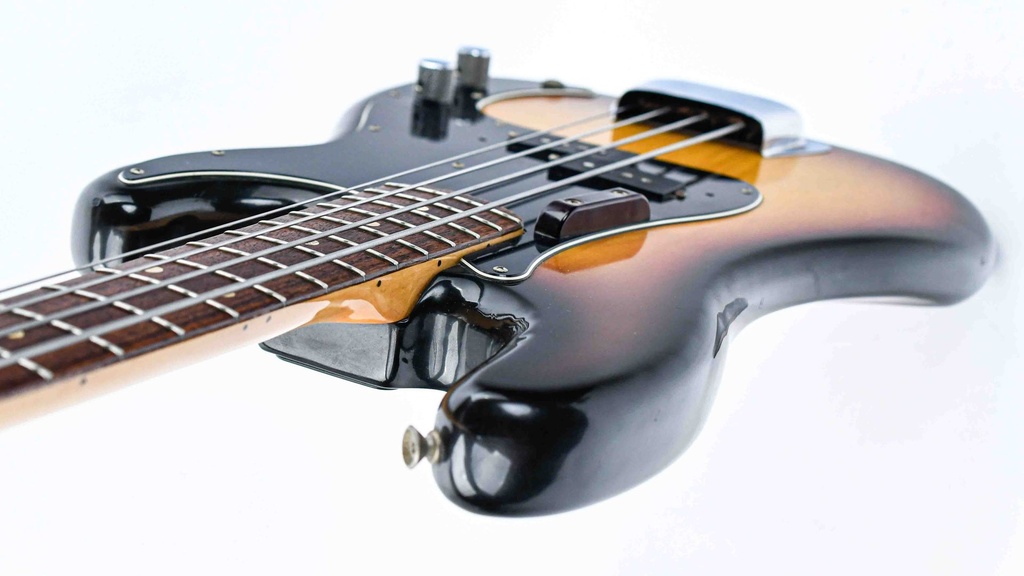 Fender Precision Bass Sunburst 1977-8.jpg