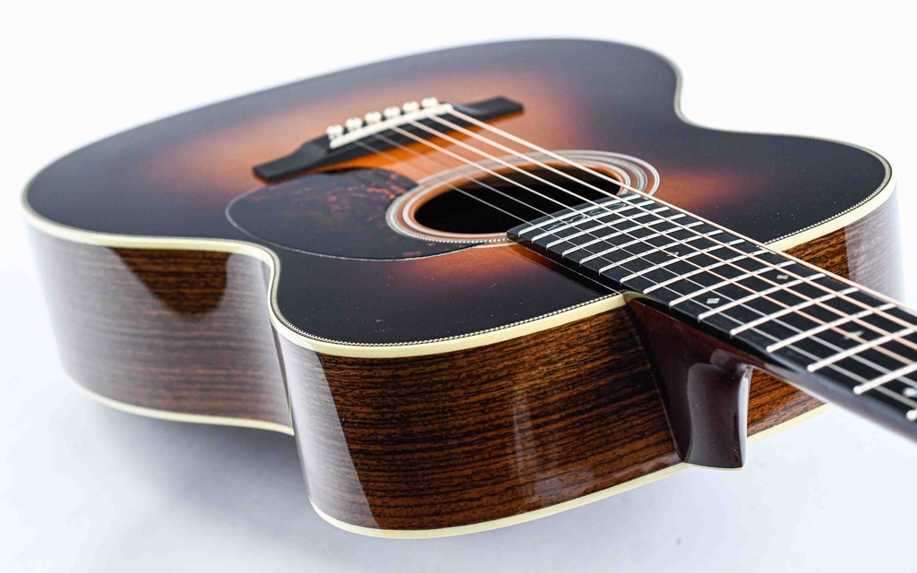 Martin 00028EC Eric Clapton Sunburst 2014-8.jpg