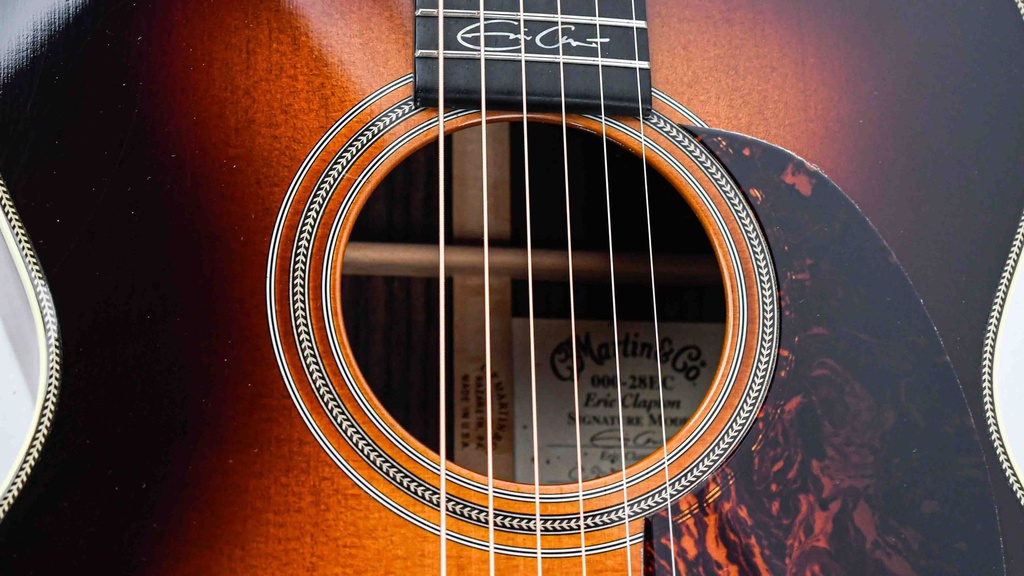 Martin 00028EC Eric Clapton Sunburst 2014-12.jpg