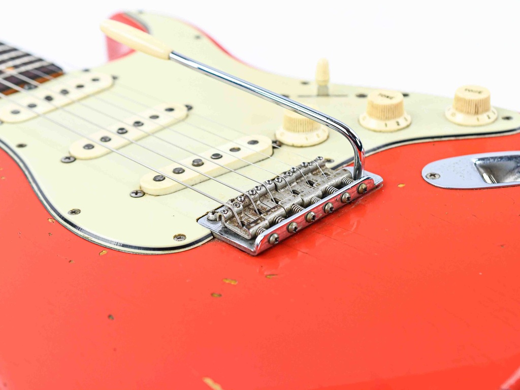 Fender Stratocaster Fiesta Red 1963-10.jpg