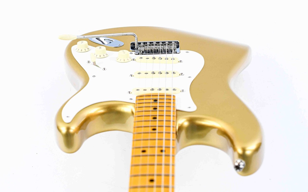 Fender Lincoln Brewster Stratocaster Aztec Gold 2022-12.jpg